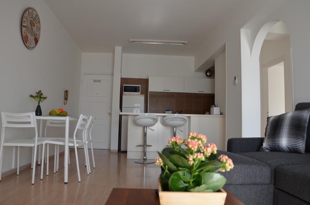 Surf & Sun Holiday Apartments Limassol Exterior foto