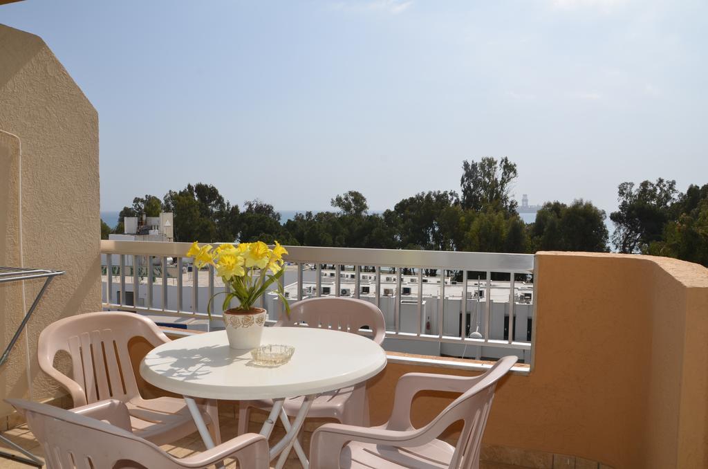 Surf & Sun Holiday Apartments Limassol Exterior foto